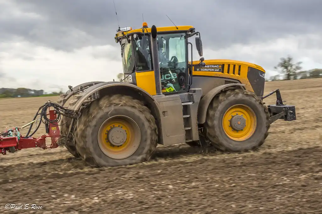 img-responsive JCB Fastrack
